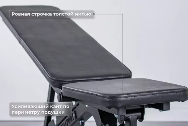 Ровная строчка толстой нитью и усиливающий защитный кант по периметру подушки скамьи